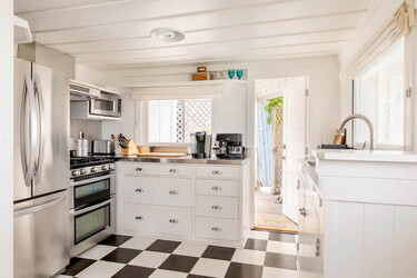 Ashton Kutcher and Mila Kunis beach home Ashton Kutcher and Mila Kunis beach home