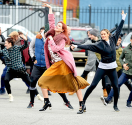 Anne Hathaway on the Filmset Modern Love Anne Hathaway on the Filmset Modern Love