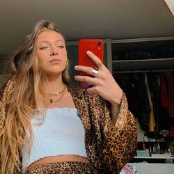 VIDEO Plane passenger spots DOG playing with ball in the clouds