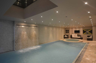 FORMER UNITED STAR FINDS BUYER FOR HIS HOME AFTER SEVEN YEARS AND SLASHING PRICE