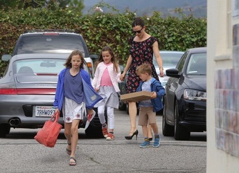 Jennifer Garner Ready For Action In Alias 2.0