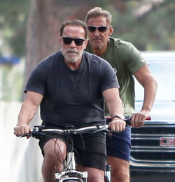 Arnold Schwarzenegger and Ralf Moeller go for a Bike Ride