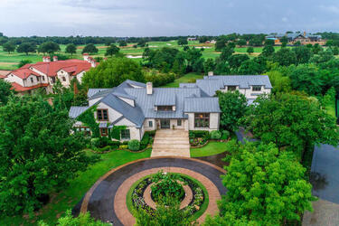 CRYSTAL PALACE SWAROVSKI HEIR AUCTIONS OFF 4M MANSION WITH A LIST NEIGHBOURS AND CRYSTAL LIGHTS