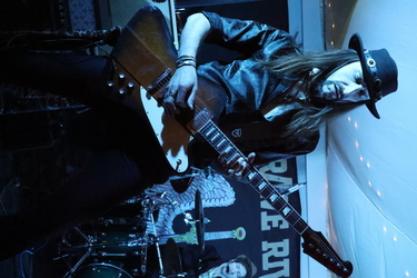 Star Circus performing at The Beaverwood Club