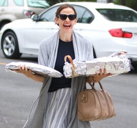 Jennifer Garner Lights Up Sunday For Her Community Jennifer Garner Lights Up Sunday For Her Community