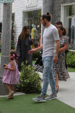 Garret Bale and Emma Rhys Jones goes shopping on Robertson BLV with their children Garret Bale and Emma Rhys Jones goes shopping on Robertson BLV with their children
