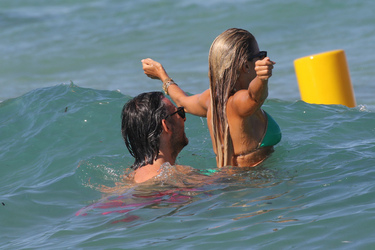 Sylvie Meis and Niclas Castello during a beach day in Saint Tropez