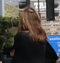 Caitlyn Jenner still showing hole in her hair in Malibu as she is pumping gas