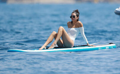 Kendall Jenner takes paddle board lessons in Cannes