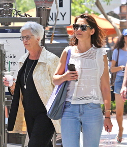 Katie Holmes Spends Time With Family In L.A. Before Starting Harvard Business School