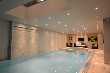 FORMER UNITED STAR FINDS BUYER FOR HIS HOME AFTER SEVEN YEARS AND SLASHING PRICE