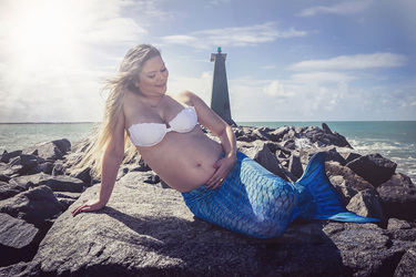MESMERISING MERMAID MATERNITY SHOOTS