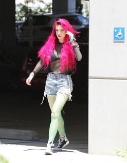 Bella Thorne Rocks Hot Pink Hair After Revealing Scott Disick Drinks Alot Bella Thorne Rocks Hot Pink Hair After Revealing Scott Disick Drinks Alot