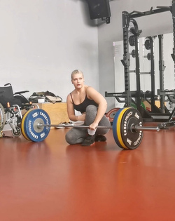 Woman becomes talented powerlifter despite suffering with seizures