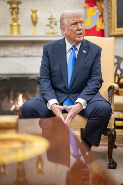 Non Exclusive Donald Trump hosts an expanded bilateral meeting Non Exclusive Donald Trump hosts an expanded bilateral meeting