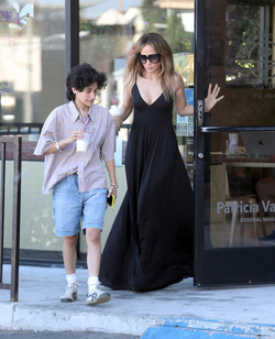 Jennifer Lopez Treats Emme To Coffee Bean Following Melrose Shopping Spree