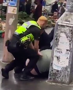 VIDEO Moment undercover cops wrestle suspect to ground with the help of London citizens