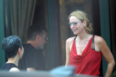Tim Roth and wife enjoy lunch