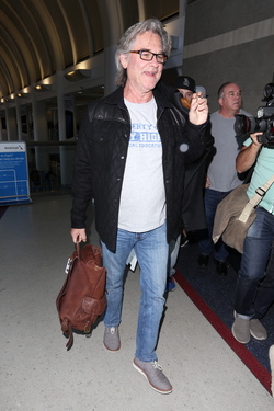 Goldie Hawn and Kurt Russell arrive at the airport