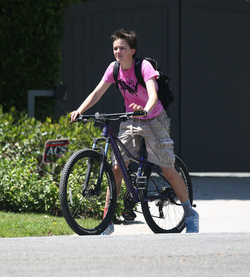 Jennifer Garner Drops By Ben Affleck s House To Celebrate His 52nd Birthday