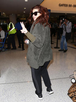 Debra Messing Gets Out Of LA For The Weekend Debra Messing Gets Out Of LA For The Weekend