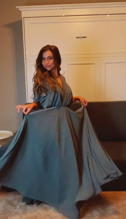 Serial Bridesmaid Dubbed Real Life 27 Dresses After Being A Bridesmaid 14 Times