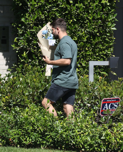 Jennifer Garner Drops By Ben Affleck s House To Celebrate His 52nd Birthday