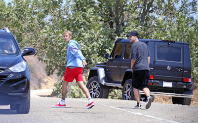 Justin Bieber Goes Trail Running With A Pal In Malibu Justin Bieber Goes Trail Running With A Pal In Malibu