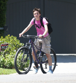 Jennifer Garner Drops By Ben Affleck s House To Celebrate His 52nd Birthday