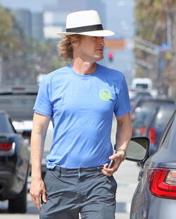 Owen Wilson Steps Out For Lunch With Son Robert