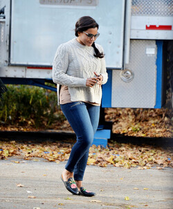 Mindy Kaling seen leaving her trailer on the set of Oceans 8 