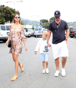 Robin Thicke And Pregnant Girlfriend April Love Take Julian To Malibu Fair Again Robin Thicke And Pregnant Girlfriend April Love Take Julian To Malibu Fair Again