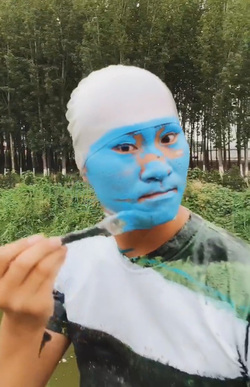 Chinese Body Painting Artist Is A Human Chameleon
