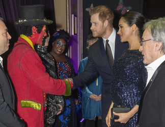 Meghan Markle can t stop cradling her bumpt at the Cirque du Soleil premiere