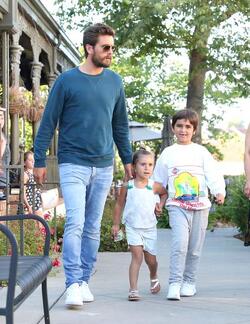 Scott Disick Finally Back On Daddy Duty Scott Disick Finally Back On Daddy Duty