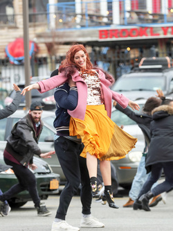 Anne Hathaway on the Filmset Modern Love Anne Hathaway on the Filmset Modern Love