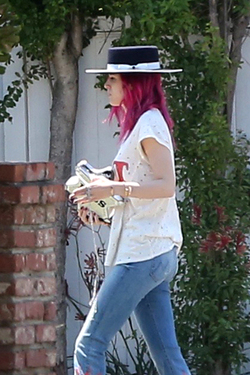 Bella Thorne Out With A Mystery Man After Explosive Relationship With Scott Disick Bella Thorne Out With A Mystery Man After Explosive Relationship With Scott Disick