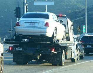 Kim Kardashian Breaks Down On Mulholland Drive And Calls A Tow