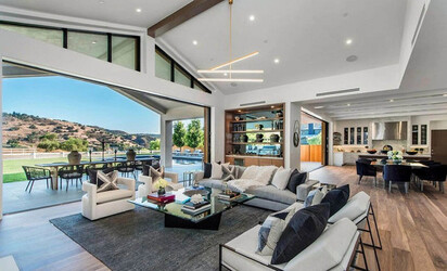 Lori Loughlin and Mossimo Giannulli have just bought this house in Hidden Hills California for 9.5 million.