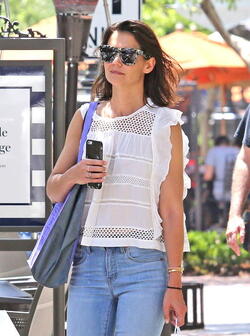 Katie Holmes Spends Time With Family In L.A. Before Starting Harvard Business School