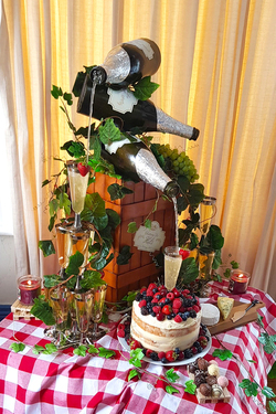 TALENTED BAKER CREATES CONTINUOUSLY POURING PROSECCOCAKE.....AND EVEN THE BOTTLES ARE EDIBLE