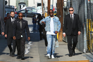 Sean P. Diddy Combs Narrowly Avoids Fall As He Waves To Fans At Jimmy Kimmel Sean P. Diddy Combs Narrowly Avoids Fall As He Waves To Fans At Jimmy Kimmel