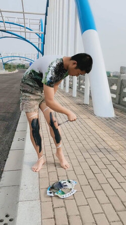 Chinese Body Painting Artist Is A Human Chameleon