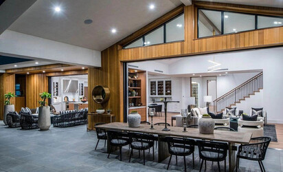 Lori Loughlin and Mossimo Giannulli have just bought this house in Hidden Hills California for 9.5 million.