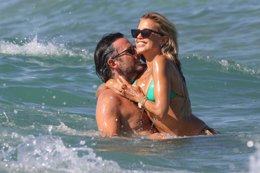 Sylvie Meis and Niclas Castello during a beach day in Saint Tropez