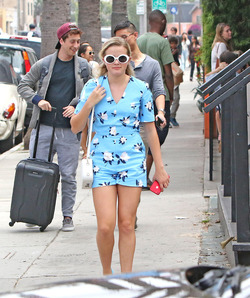 Ava Phillippe Looking Cute In Draper James Romper At Lunch With Mom Ava Phillippe Looking Cute In Draper James Romper At Lunch With Mom