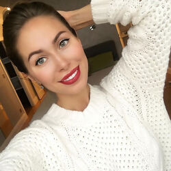 Yoga Devotee Acclaimed As Angelina Jolie Lookalike