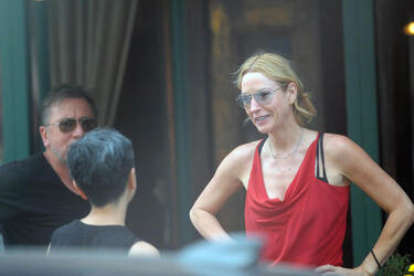 Tim Roth and wife enjoy lunch
