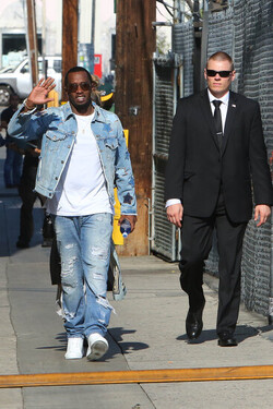 Sean P. Diddy Combs Narrowly Avoids Fall As He Waves To Fans At Jimmy Kimmel Sean P. Diddy Combs Narrowly Avoids Fall As He Waves To Fans At Jimmy Kimmel