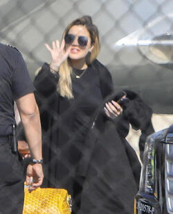 Champagne For Khloe The Baller Babe Celebrates Cavaliers Win Over Celtics